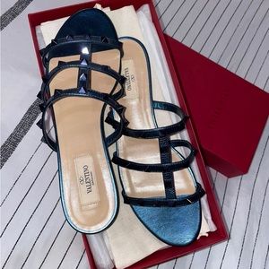 Valentino rock stud cage slide in Marine. NWT/orig packaging/box & duster incl’d